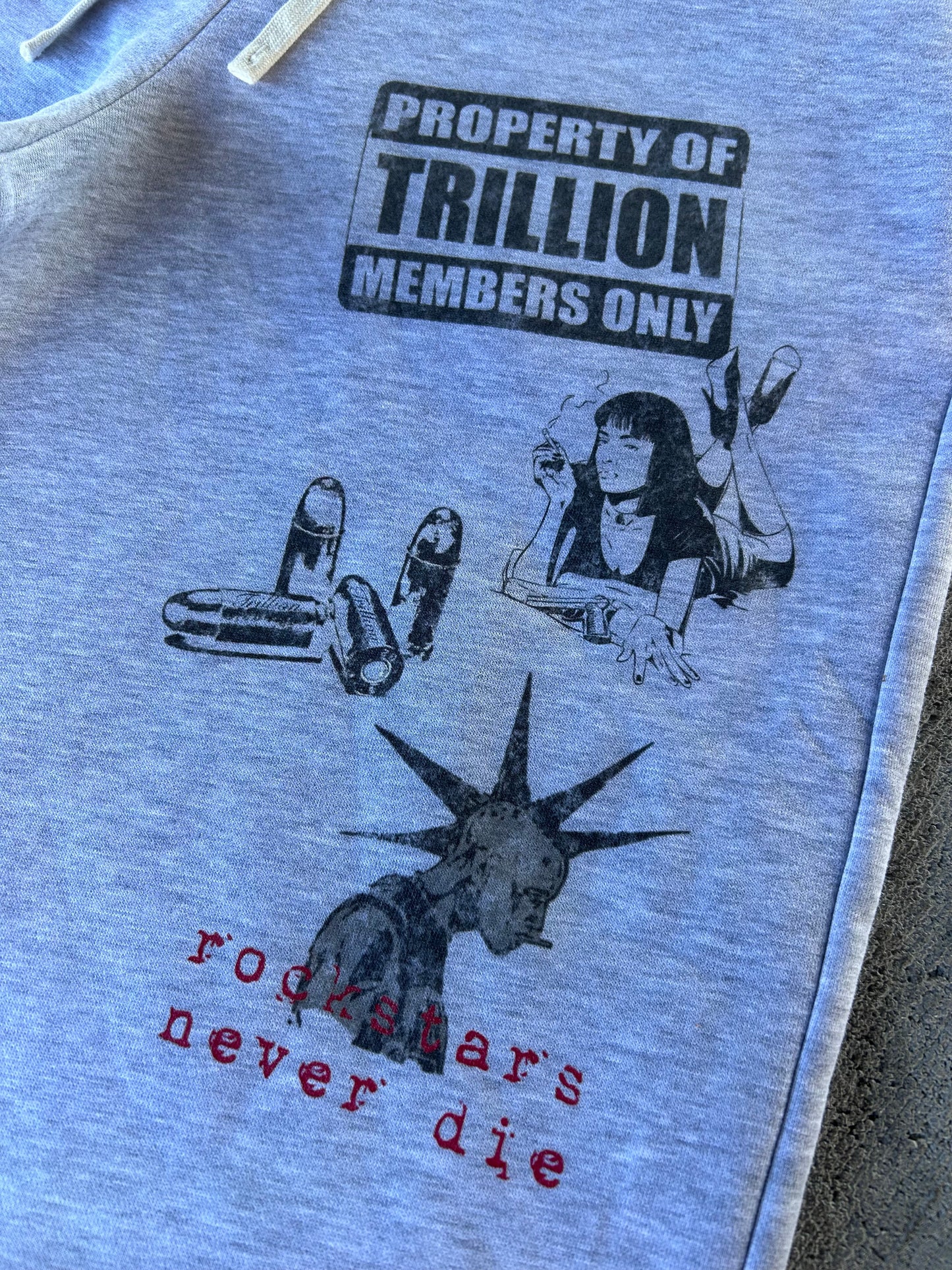 TRILLION “Messenger” Long Shorts Grey