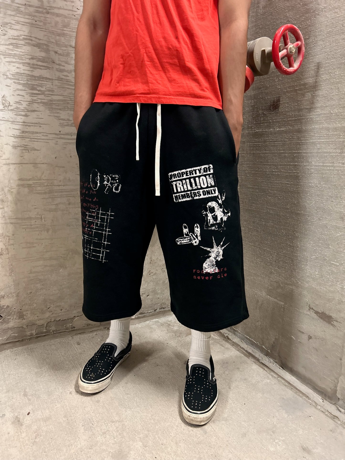 TRILLION “Messenger” Long Shorts Black