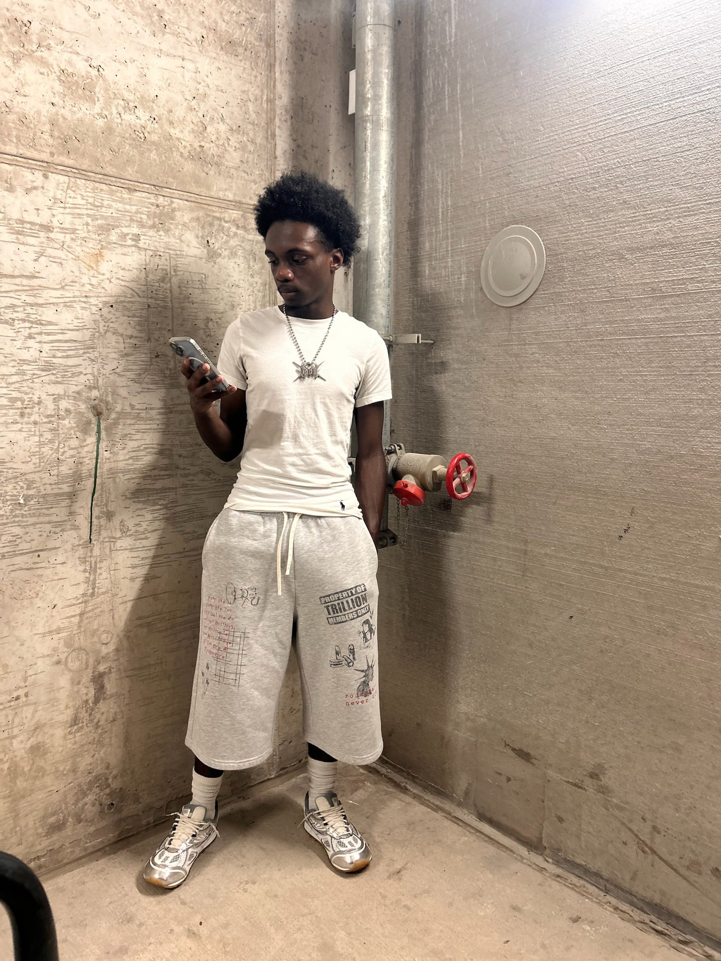TRILLION “Messenger” Long Shorts Grey